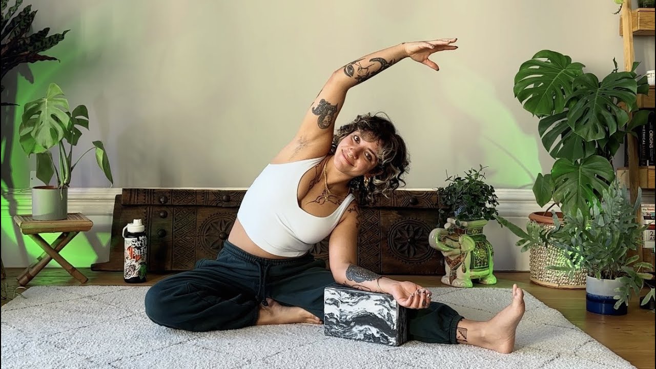 SLOW FLOW YOGA | 20 minute grounding and gentle class thumbnail